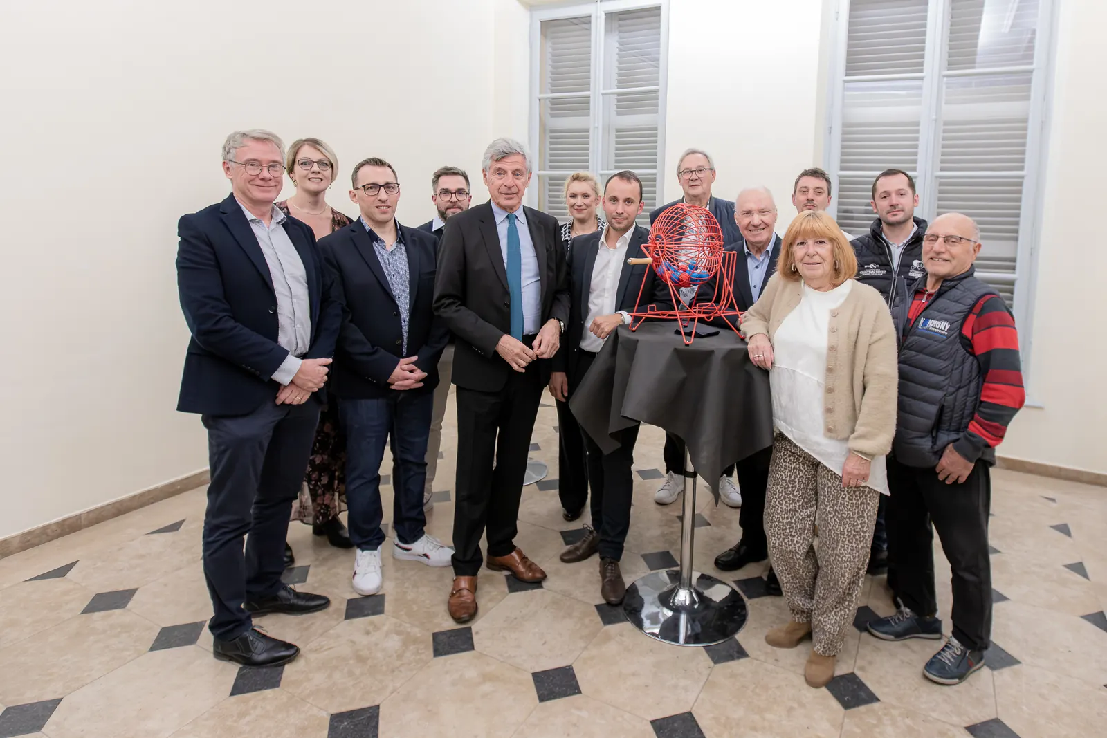 Photo de groupe de la remise des lots au Château de Courcelles, le 20 octobre 2026