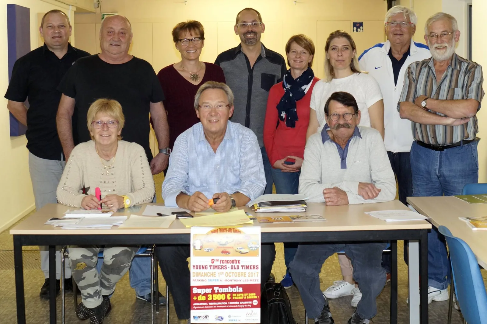 Des membres de Montigny Entreprendre réunis autour d'une table